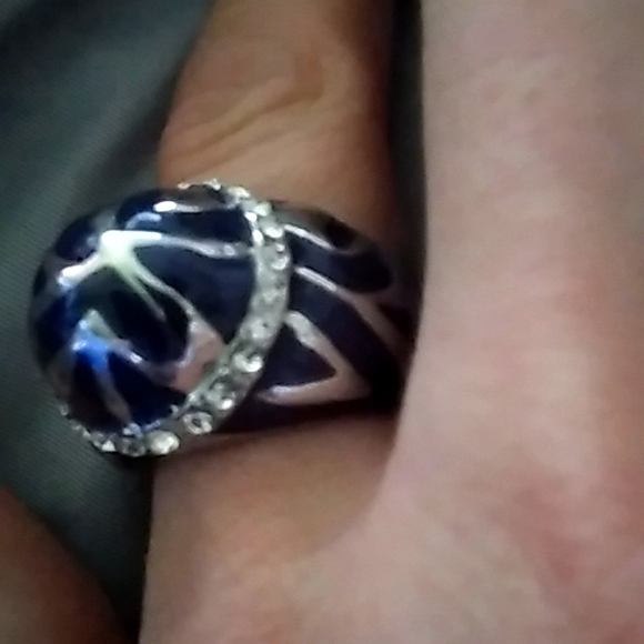 Black and Silver globe ring w/ crystal halo - Picture 3 of 4